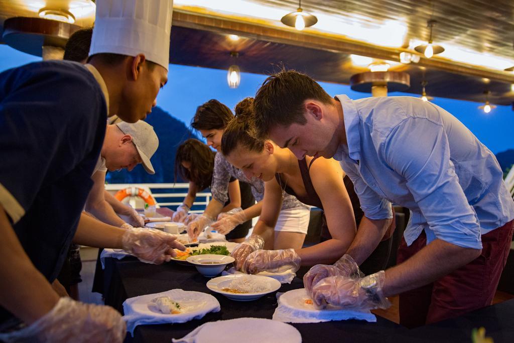 Alisa Premier Cruise Hotel Ha Long Bagian luar foto