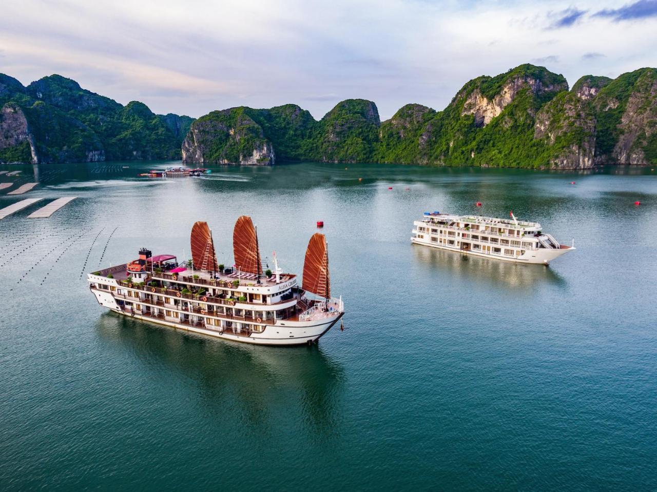 Alisa Premier Cruise Hotel Ha Long Bagian luar foto