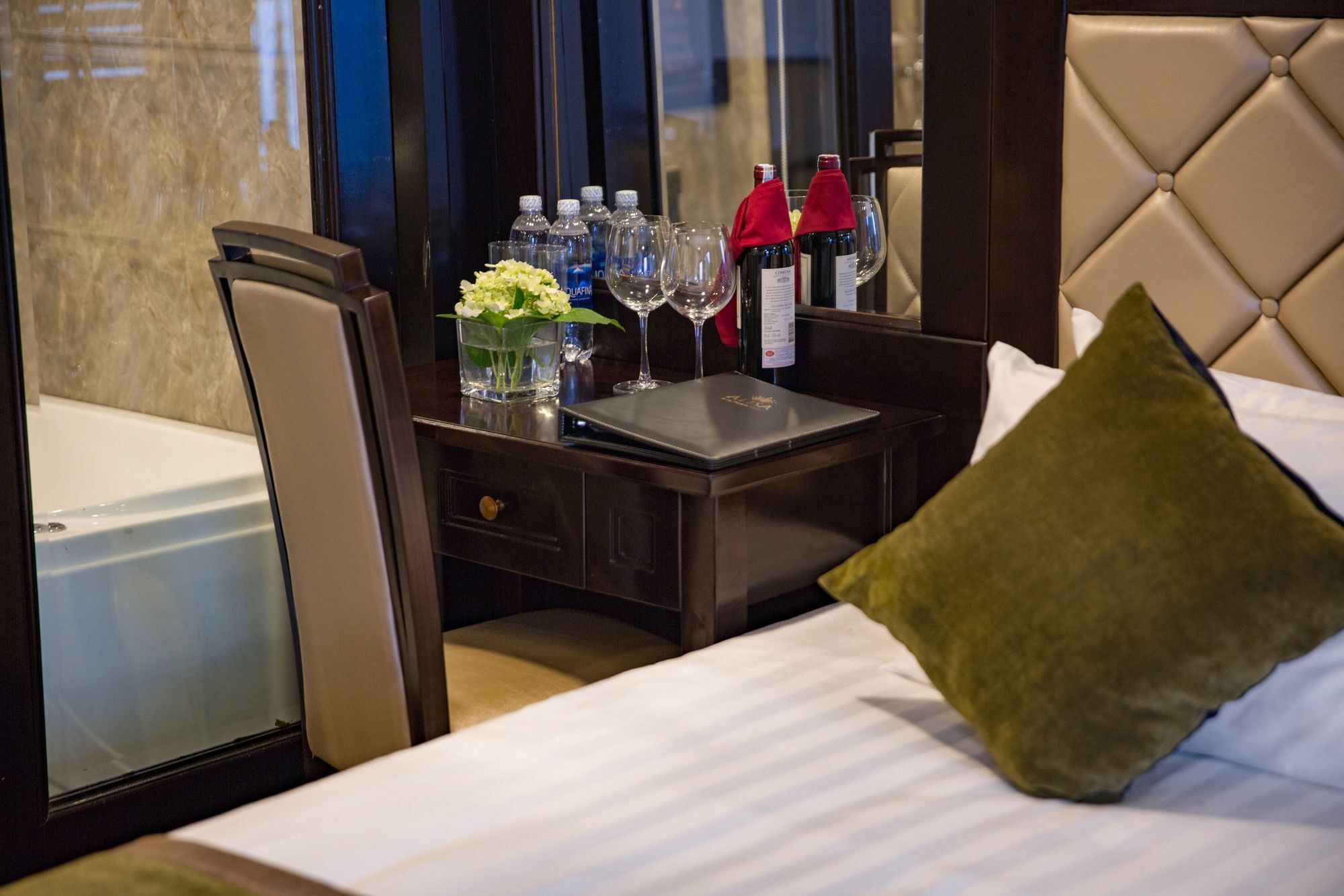 Alisa Premier Cruise Hotel Ha Long Bagian luar foto