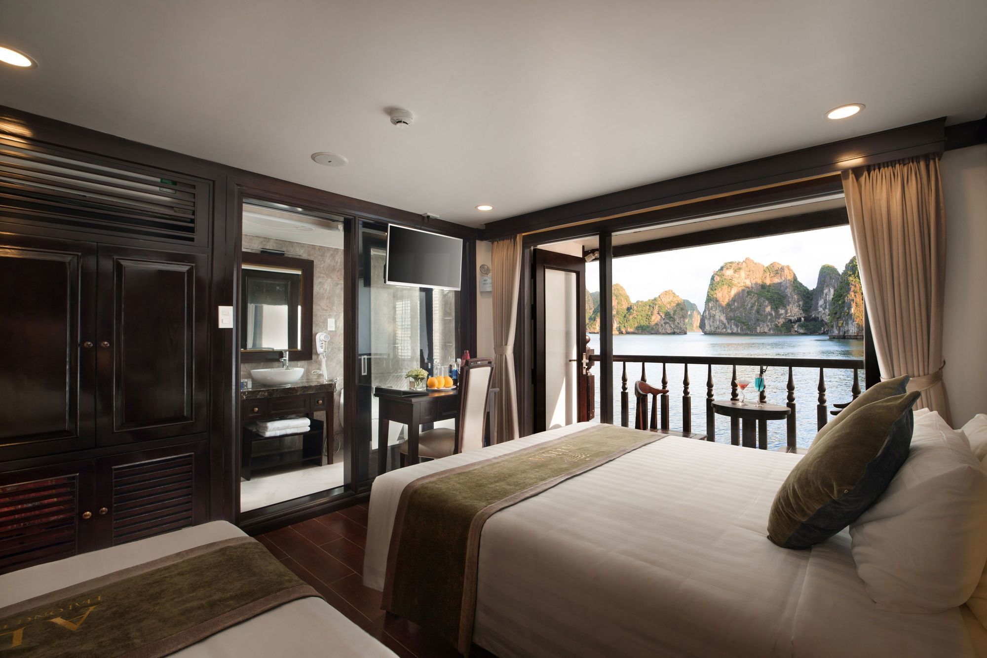 Alisa Premier Cruise Hotel Ha Long Bagian luar foto